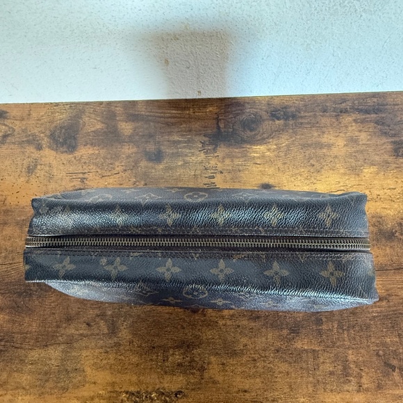 Louis Vuitton Monogram Trousse Toiletry Pouch 28 - Picture 7 of 10